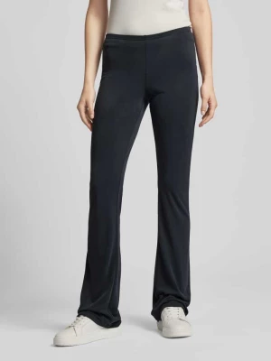 Spodnie materiałowe o rozkloszowanym kroju z elastycznym pasem model ‘Bea’ Weekday