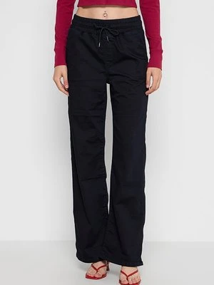 Spodnie materiałowe Pepe Jeans
