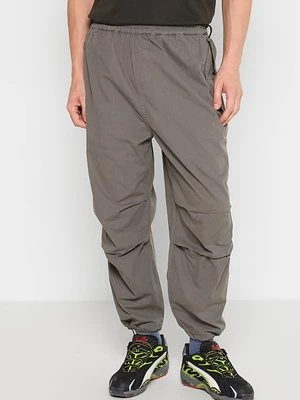 Spodnie materiałowe Revolution