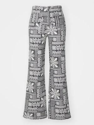 Spodnie materiałowe Roxy