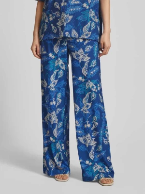 Spodnie materiałowe rozkloszowane ze wzorem paisley model ‘Style. Maine’ BRAX