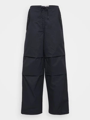 Spodnie materiałowe Samsøe Samsøe