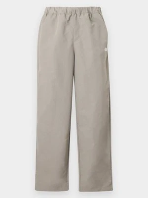 Spodnie materiałowe The North Face