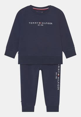 Spodnie materiałowe Tommy Hilfiger