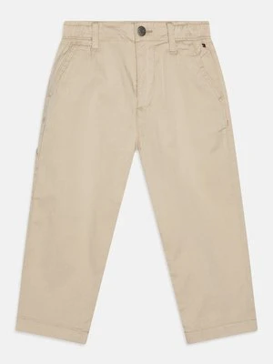 Spodnie materiałowe Tommy Hilfiger