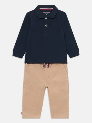 Spodnie materiałowe Tommy Hilfiger