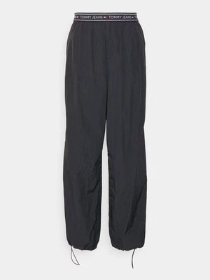 Spodnie materiałowe Tommy Jeans
