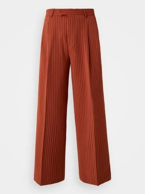 Spodnie materiałowe Twisted Tailor