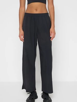 Spodnie materiałowe Under Armour