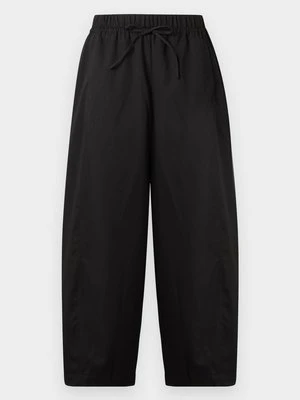 Spodnie materiałowe Vero Moda czarny