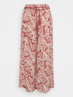 Spodnie materiałowe Vero Moda Petite
