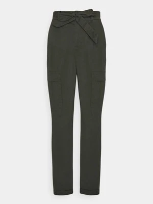 Spodnie materiałowe Vero Moda Tall