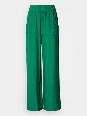 Spodnie materiałowe Vero Moda Tall