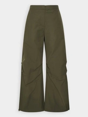 Spodnie materiałowe Weekday