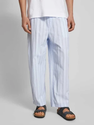 Spodnie materiałowe z elastycznym pasem i wpuszczanymi kieszeniami REVIEW