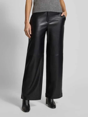 Spodnie materiałowe z imitacji skóry comma