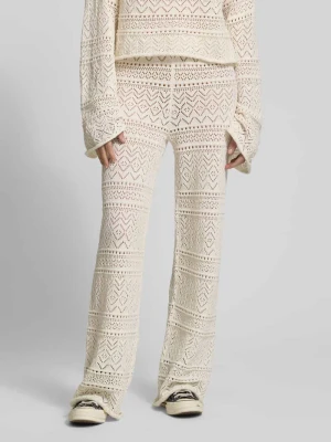 Spodnie materiałowe z kwiatowymi haftami REVIEW