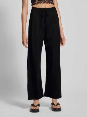 Spodnie materiałowe z szeroką nogawką i elastycznym pasem model ‘JANY’ Only