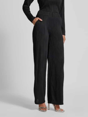 Spodnie materiałowe z szeroką nogawką i fakturowanym wzorem model ‘Evisa’ moves