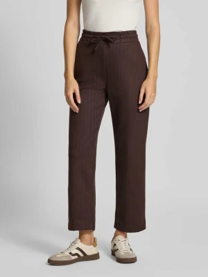 Spodnie materiałowe z wpuszczanymi kieszeniami w stylu francuskim Rich & Royal