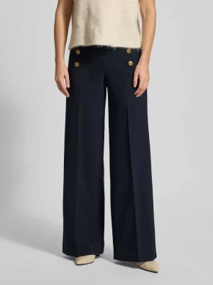 Spodnie materiałowe z zakładkami w pasie model ‘BRIDGET’ SEDUCTIVE