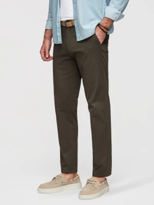 Spodnie męskie chino REGULAR FIT z delikatną strukturą – ciemnozielone V4 - Rozmiar: S Ombre Clothing