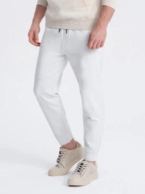 Męskie dresowe spodnie joggery na gumce z przeszyciami – białe V4 OM-PASK-0142
 -                                    M