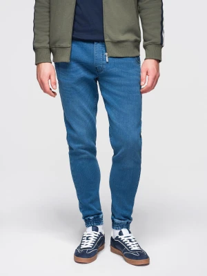 Spodnie męskie jeansowe joggery ze ściagaczem w pasie - niebieskie V1 - Rozmiar: M Ombre Clothing