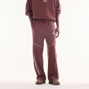 Spodnie męskie New Balance MB62053FYLR – bordowe