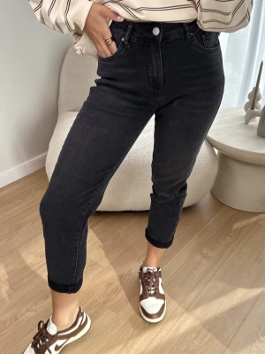Spodnie Mom Fit Czarne ClothStore