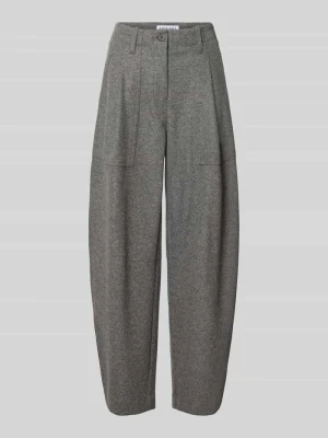 Spodnie o fasonie barrel leg w kroju regular fit z dodatkiem wiskozy i wełny model 'October' CAMBIO Jasnoszary melanż