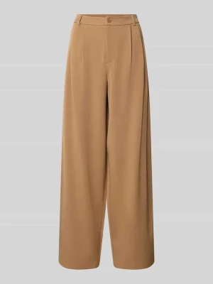 Spodnie o kroju barrel fit z zakładkami w pasie Karo Kauer Camel