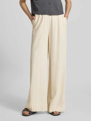 Spodnie o kroju loose fit z kieszeniami w szwach model 'tascha' Gestuz