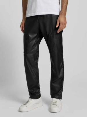 Spodnie o kroju regular fit z imitacji skóry z detalem z zamkiem błyskawicznym model ‘ROCO253’ HUGO