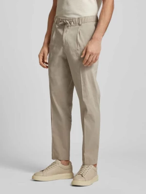 Spodnie o kroju regular fit z mieszanki lnu z zakładkami w pasie model ‘Perin’ Boss