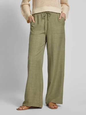 Spodnie o kroju regular fit z szeroką nogawką i elastycznym pasem model ‘MELANEY’ Vero Moda