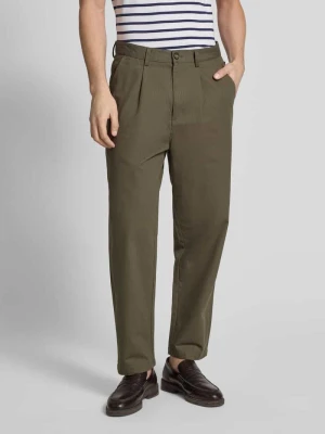 Spodnie o kroju regular fit z zakładkami w pasie Barbour