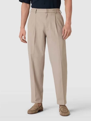 Spodnie o kroju regular fit z zakładkami w pasie i fakturowanym wzorem Emporio Armani