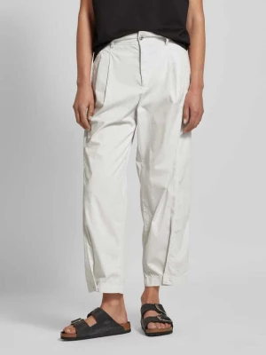 Spodnie o kroju regular fit z zakładkami w pasie model ‘Kira’ MAC