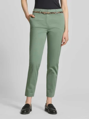 Spodnie o kroju slim fit w skróconym kroju z paskiem Christian Berg Woman