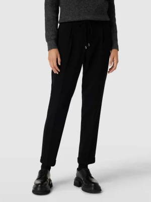 Spodnie o kroju slim fit z zakładkami w pasie i elastycznym pasem model ‘Tariyana’ Boss
