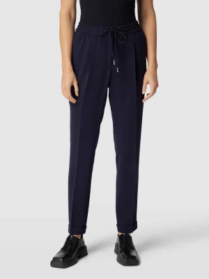 Spodnie o kroju slim fit z zakładkami w pasie i elastycznym pasem model ‘Tariyana’ Boss