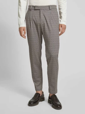 Spodnie o kroju slim fit z zakładkami w pasie i szlufkami na pasek model ‘SANDO’ CINQUE