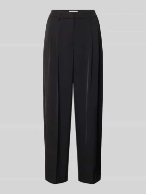 Spodnie o kroju tapered fit z zakładkami w pasie comma Czarny