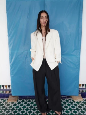 Spodnie o prostym kroju z lyocellu czarny - Kobieta - - MANGO