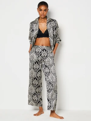 Spodnie od piżamy z kwiatowym motywem Etam