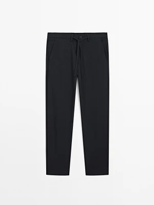 Spodnie Regular Fit Z Tkaniny Technicznej - Granatowy - - Massimo Dutti - Mężczyzna