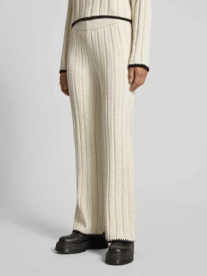 Spodnie rozszerzane o kroju regular fit z prążkowaniem model ‘CHICK’ Only