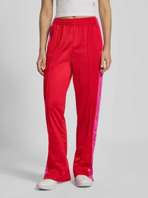 Spodnie sportowe o kroju regular fit z zakładkami w pasie model ‘BREAK’ adidas Originals Czerwony