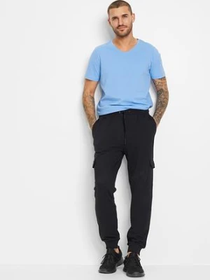 Spodnie sportowe z kieszeniami cargo bonprix